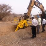MH100-Excavator-mounted-trencher7